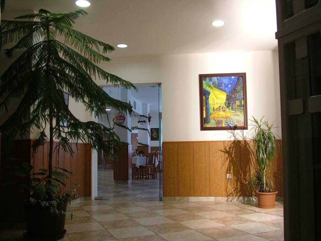 Hotel Pontis Biatorbágy Exteriér fotografie