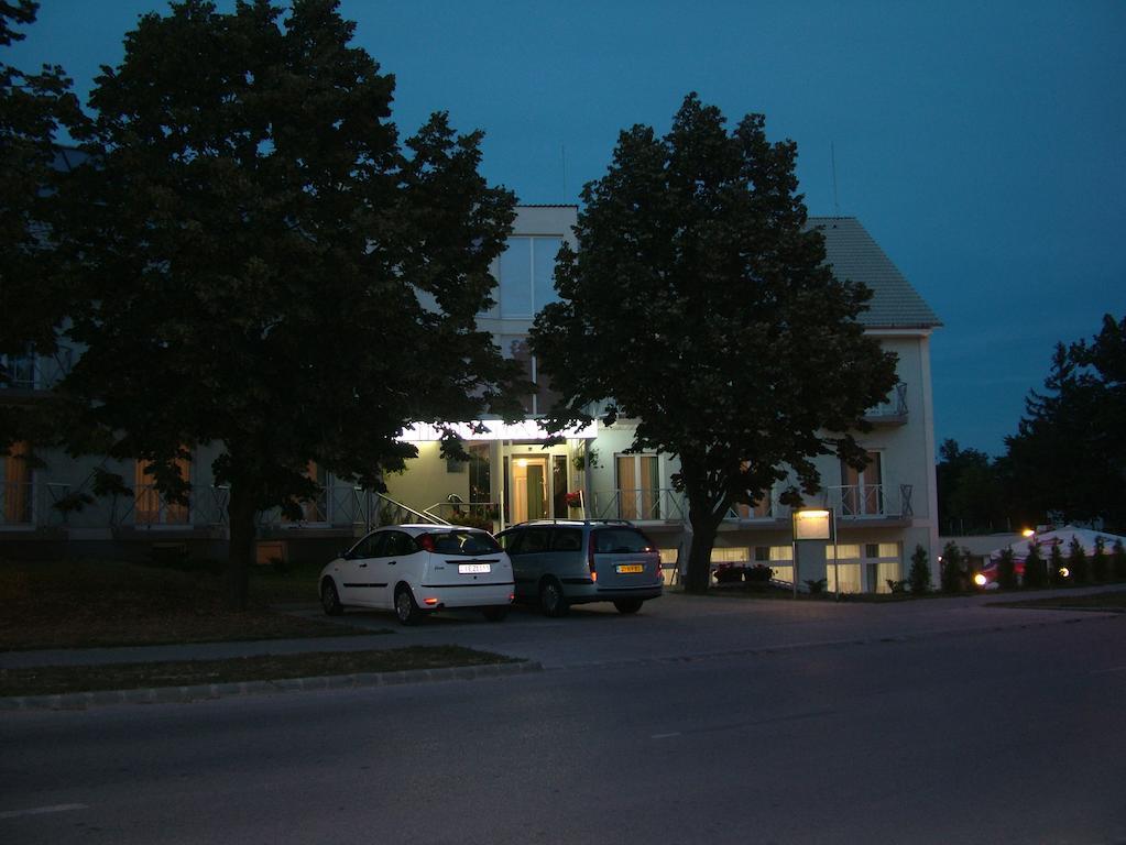 Hotel Pontis Biatorbágy Exteriér fotografie