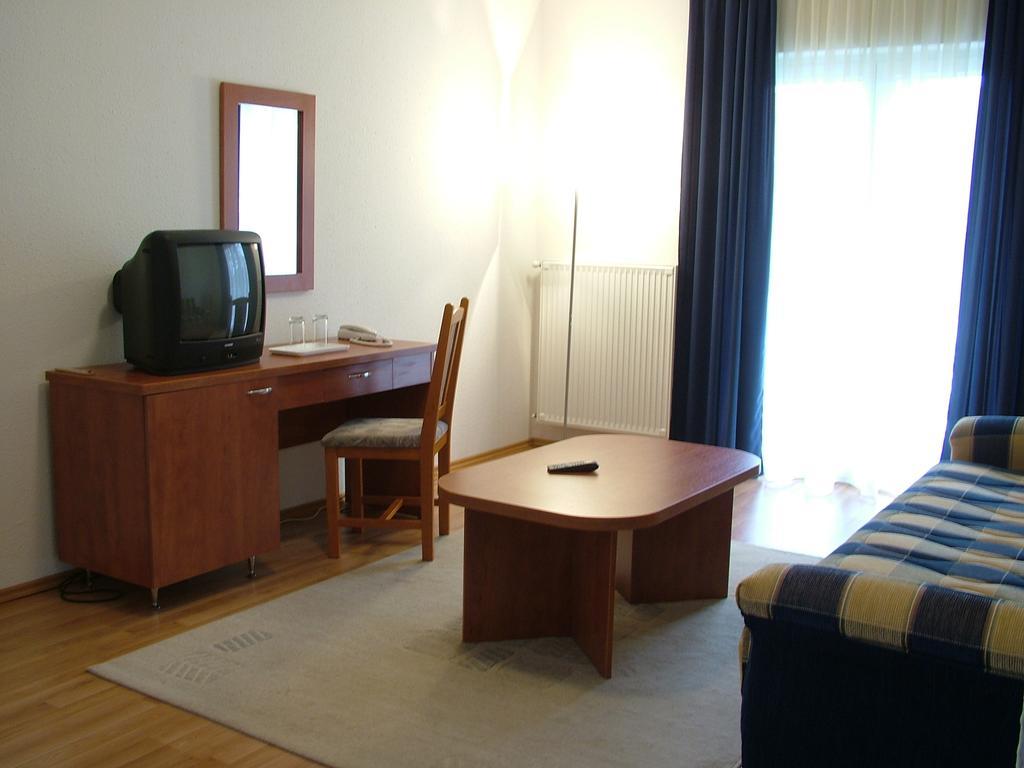 Hotel Pontis Biatorbágy Pokoj fotografie