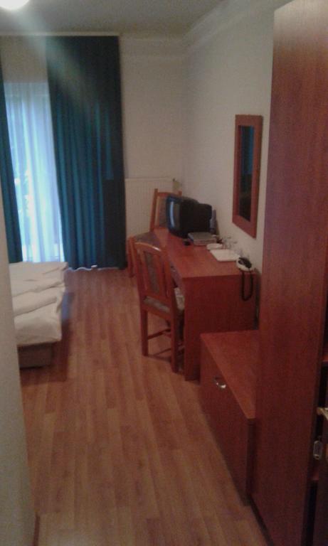 Hotel Pontis Biatorbágy Pokoj fotografie